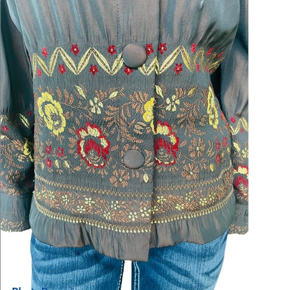 The Travel Collection Embroidery Flowers Jacket - Picture 2 of 9